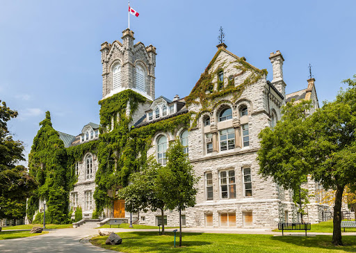Queen’s University – Ngôi trường đại học nguy nga và lâu đời số 1 Canada