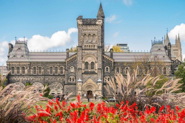 University of Toronto – Ngôi trường đại học danh giá số 1 ở Canada